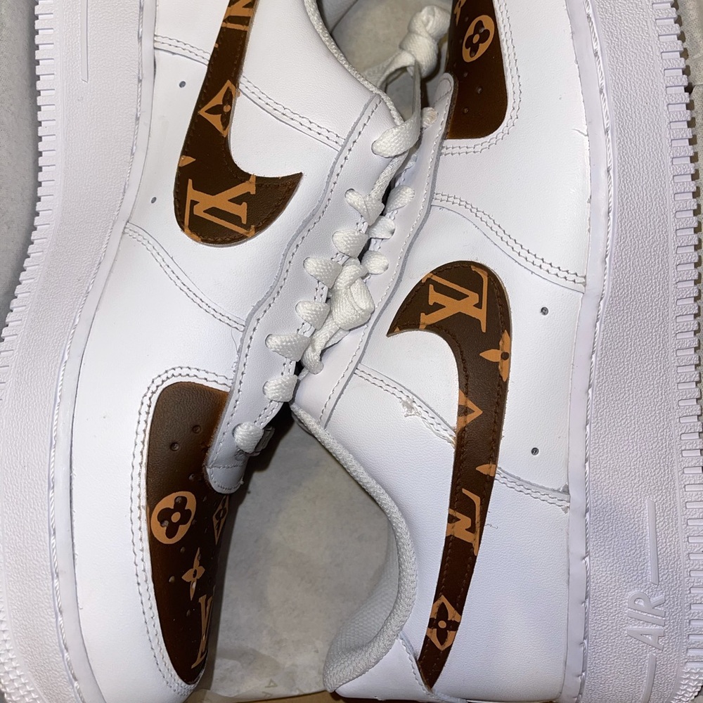LV PATTERN AIR FORCE 1’s